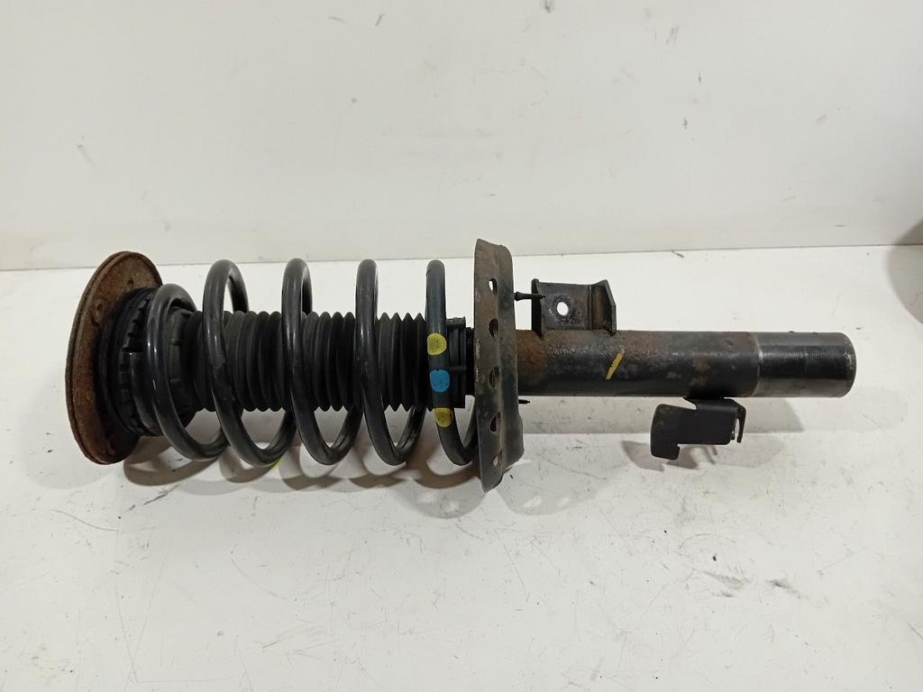 Veerpoot links voor Volvo V70, Onderdelen@venauto.nl, Van der Ven Autorecycling B.V., Gebruikt, Ettenseweg 76, 4706 PB Roosendaal, The Netherlands