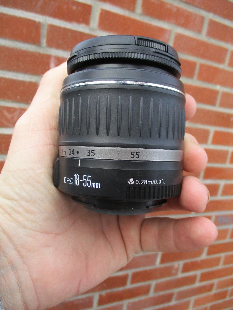 Canon Zoom lens EF-S 18-55mm 1:3.5 - 5.6 Ø58mm, Ophalen of Verzenden, Zo goed als nieuw