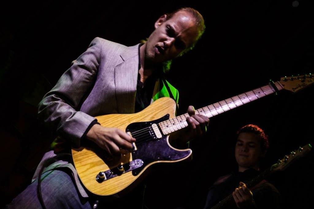 Gitaarles aan huis in Haarlem E.O.  Ook in Hoofddorp!, Diensten en Vakmensen, Muziekles en Zangles, Komt aan huis, Snaarinstrumenten