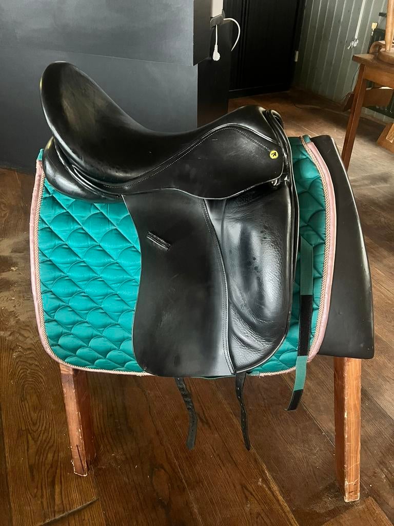 Anatomica L-Line Octant Dressuurzadel 18,5 inch, Dieren en Toebehoren, Paarden en Pony's | Zadels, Ophalen of Verzenden