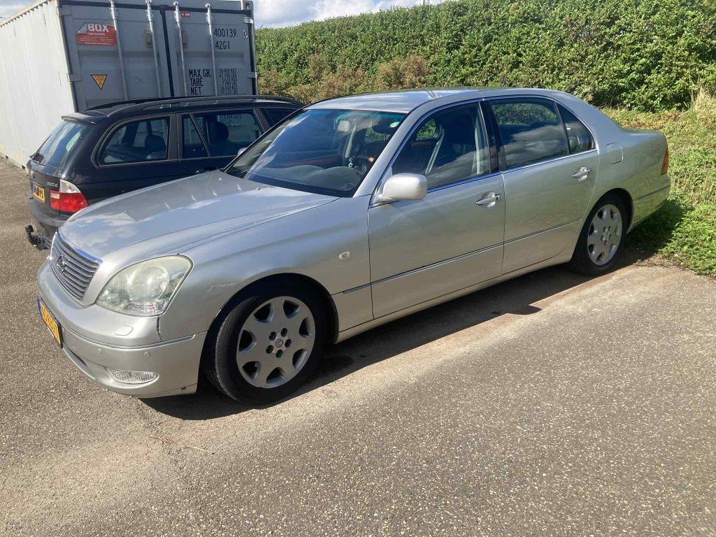 Lexus LS 430 4.3 AUT 2002 Grijs, Automaat, Achterwielaandrijving, 2000 kg, 109 €/maand