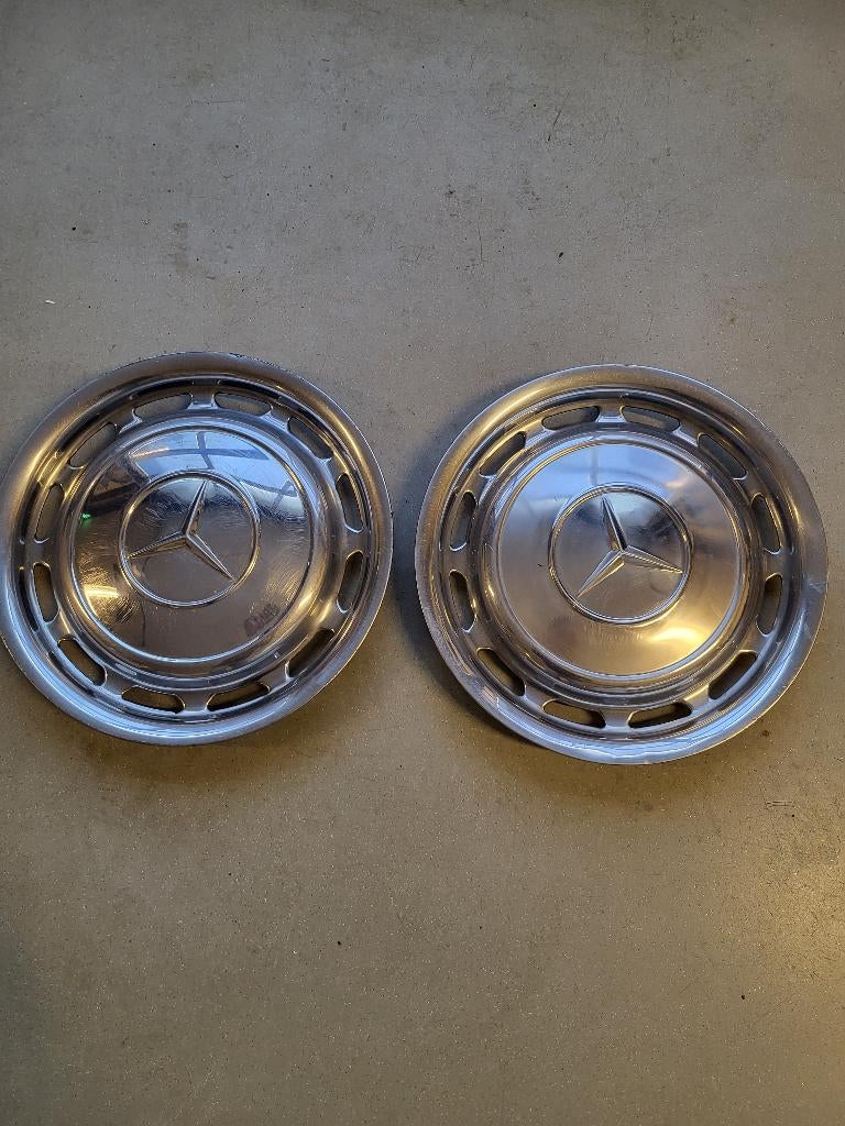 2 wieldoppen Mercedes W114 W115 W111 W112 W113, Ophalen of Verzenden, Gebruikt, Mercedes-Benz