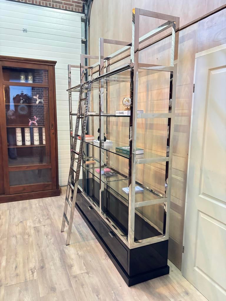 Boekenkast zilver chroom met ladder / trap Eichholtz, Ophalen, 200 cm of meer, Info@chesterfieldjunkie.nl, 150 tot 200 cm