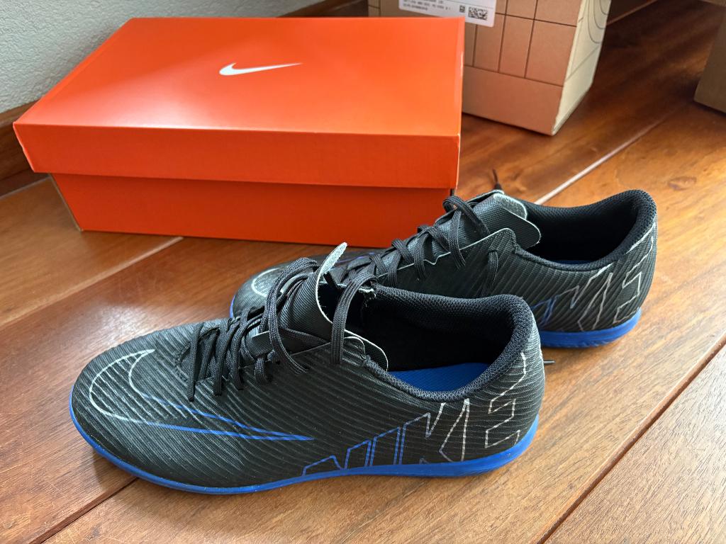 Nike mercurial zaal voetbalschoenen maat 44 NIEUWSTAAT €29,-, Kleding | Heren, Schoenen, Nike, Ophalen of Verzenden, Zo goed als nieuw