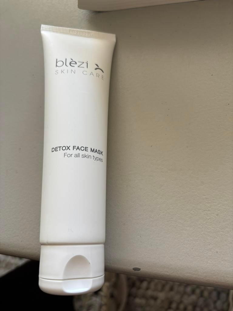 Blezi skin care detox face mask, Ophalen of Verzenden, Zo goed als nieuw, Gehele gezicht