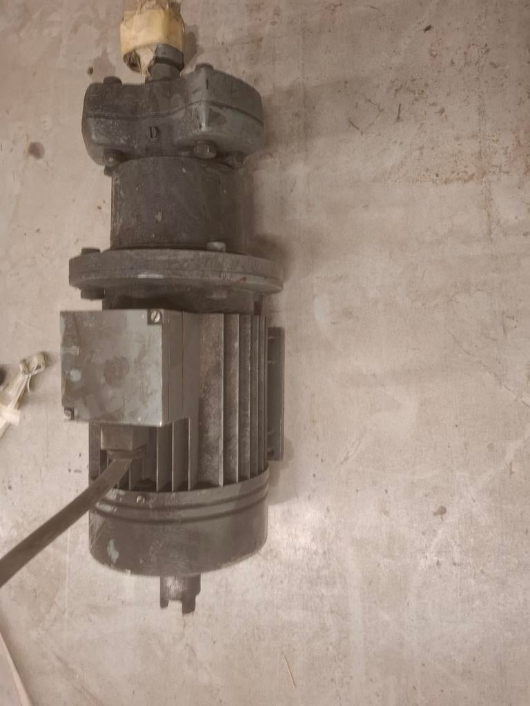 Dubbele hydrauliekpomp te koop., Ophalen of Verzenden, Elektromotor