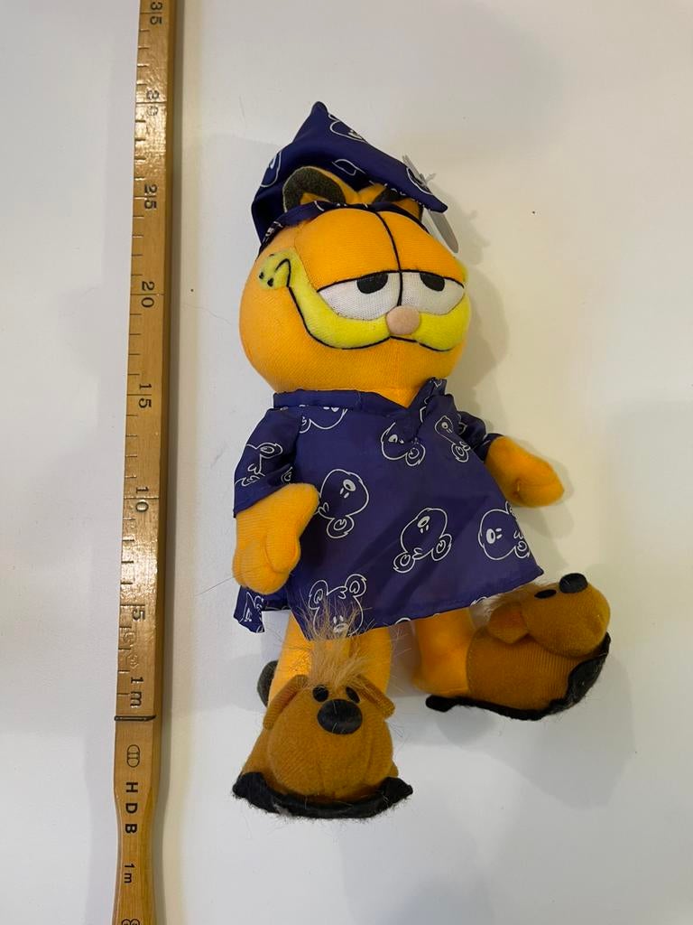 Garfield in nachtkleding met Poekie pantoffels 30 cm hoog, Ophalen of Verzenden, Zo goed als nieuw, Konijn