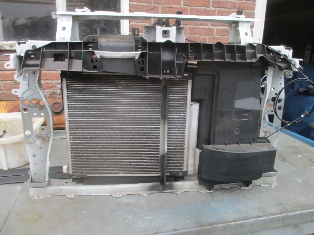 compleet voor front + koplamp Toyota IQ en stuur wiel, Ophalen, Gebruikt, Voor, Toyota