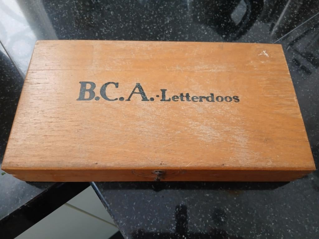 Oude houten letterdoos met inhoud, Ophalen of Verzenden
