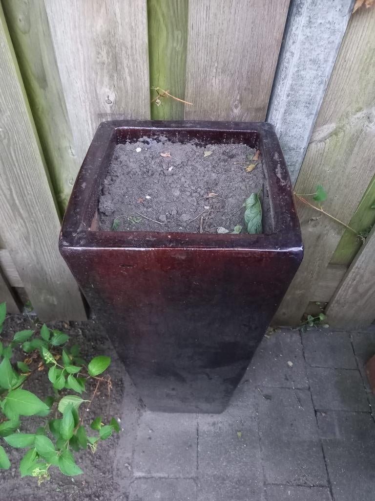 Mooie hoge bloembakken 2 stuks, Tuin en Terras, Bloembakken en Plantenbakken, Ophalen of Verzenden, Rond, Kunststof