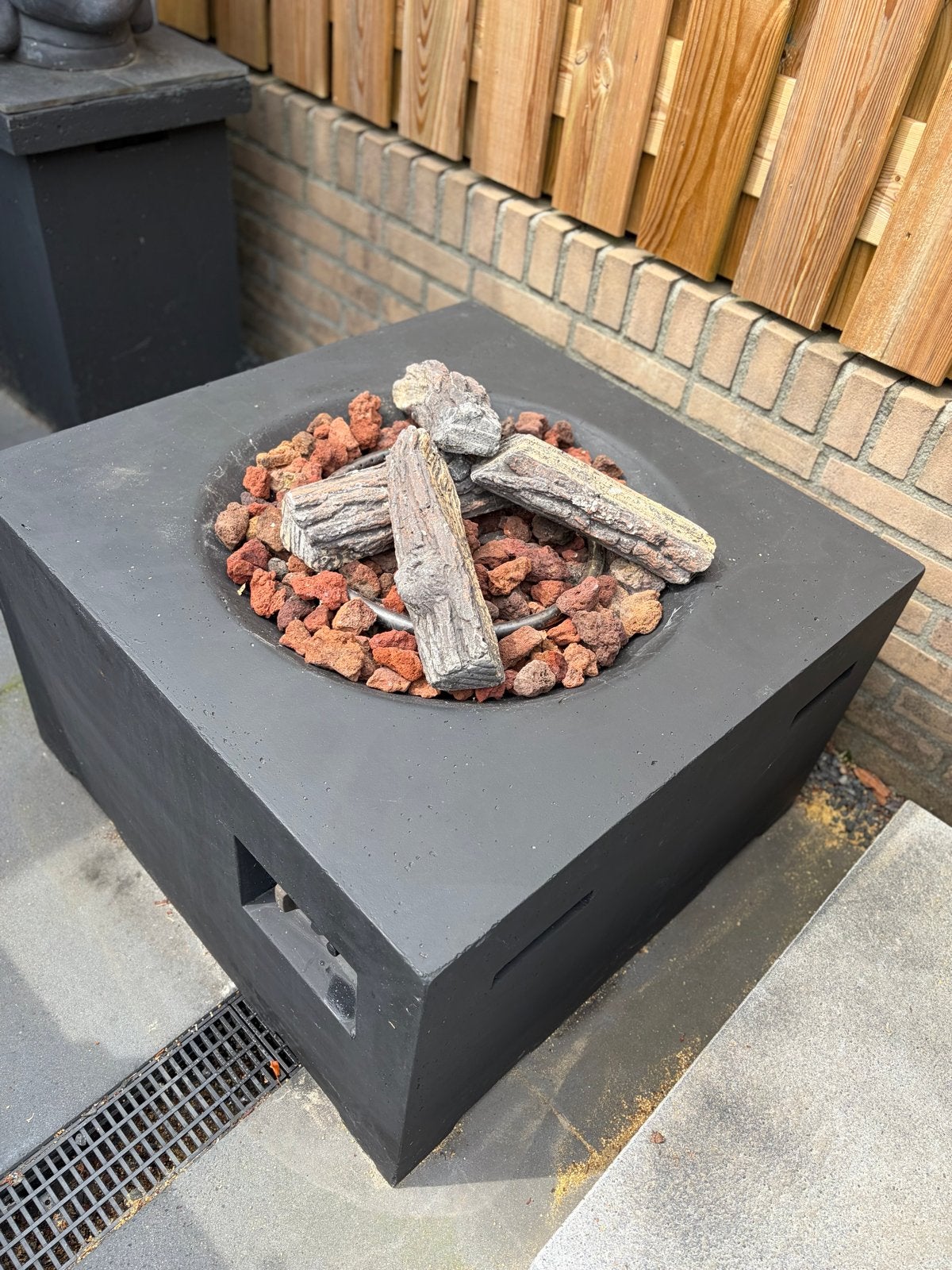 Happy Cocooning Vuurtafel met Lavastenen, Tuin en Terras, Waterpartijen en Fonteinen, Ophalen, Zo goed als nieuw, Beton, Overige typen