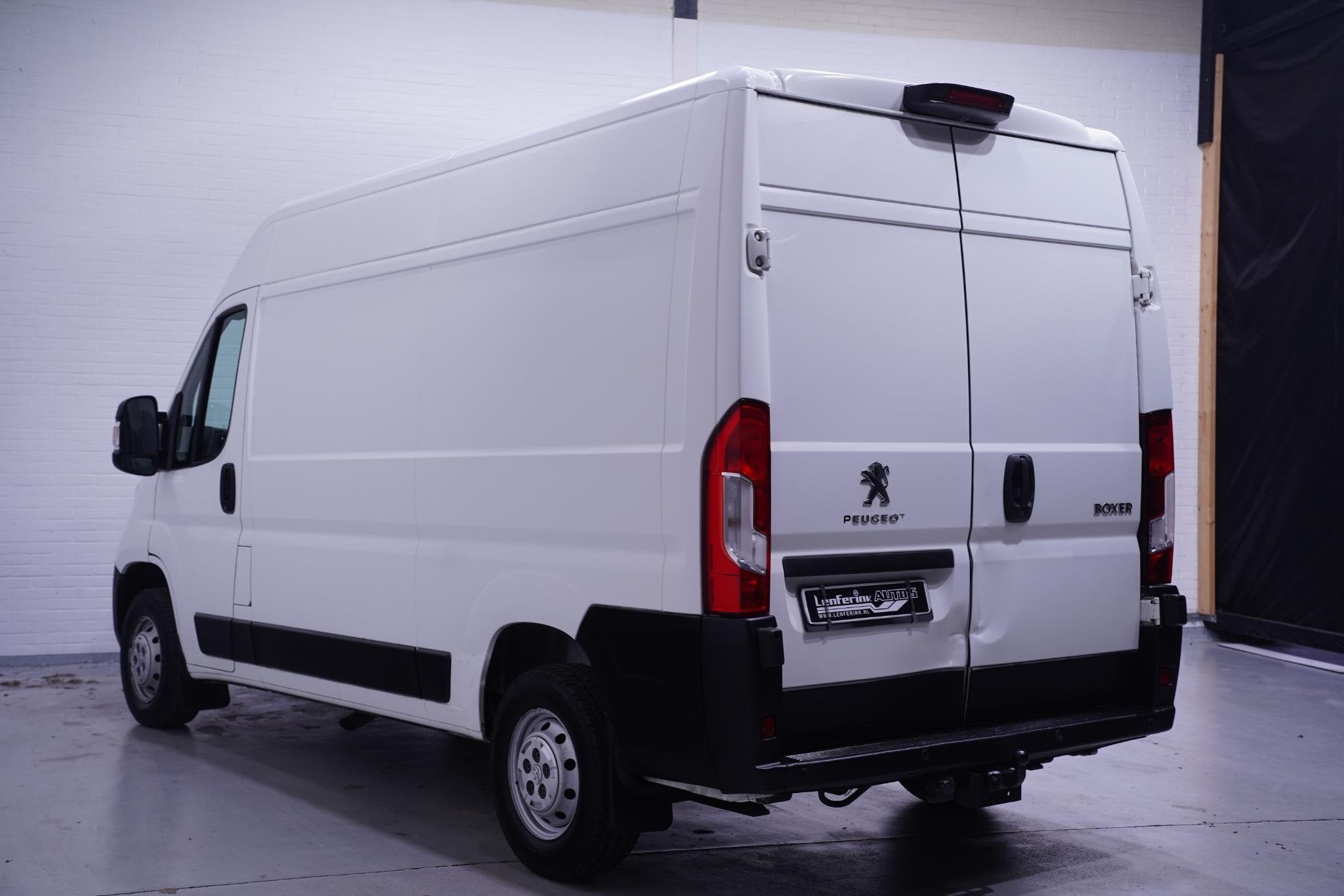 Peugeot Boxer 2.2 BlueHDi 140 pk L2H2 Premium Navi, Camera L, Auto's, Voorwielaandrijving, Stof, Gebruikt, 4 cilinders