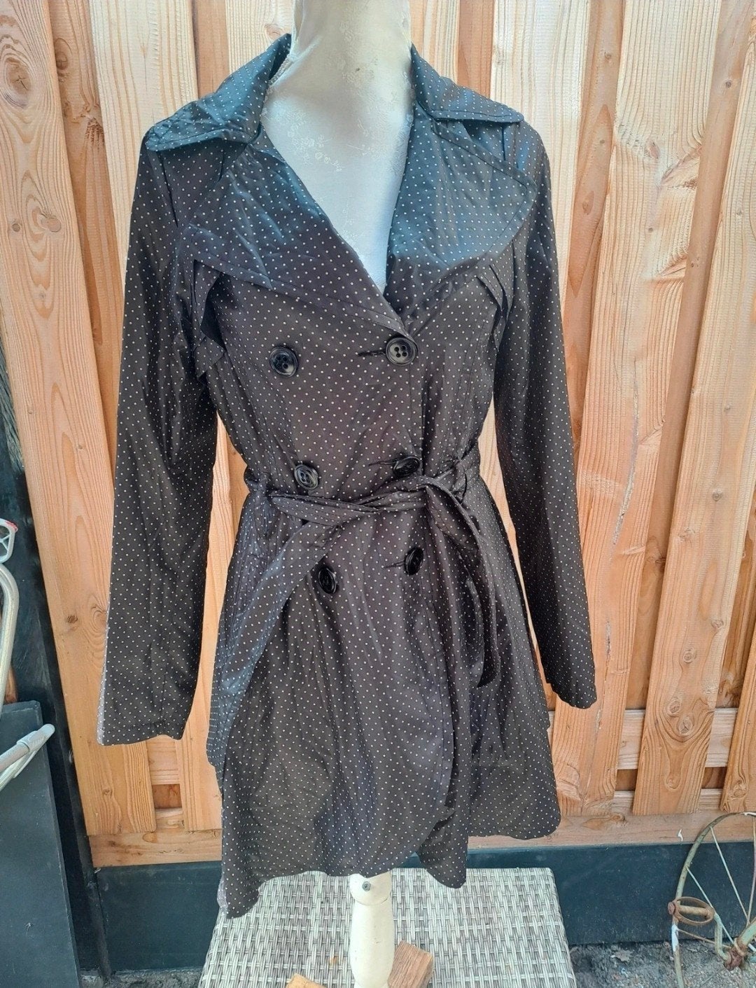 Anna Scott Zwarte Trenchcoat met Witte Stippen Maat M, Kleding | Dames, Maat 38/40 (M), Zwart, Anna Scott, Ophalen of Verzenden