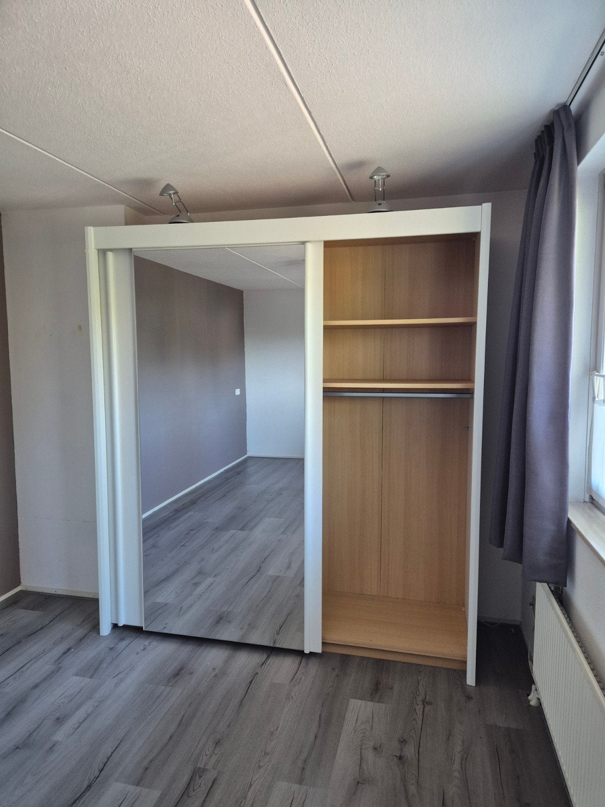 Kledingkast met spiegel en schuifdeuren, Huis en Inrichting, Kasten | Kledingkasten, Ophalen, Met deur(en), Gebruikt, 150 tot 200 cm