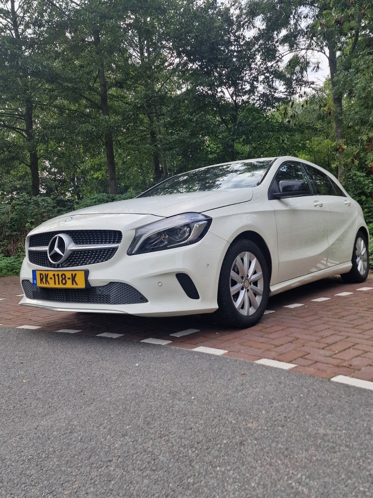 Mercedes-Benz A-Klasse A180 1.6 Blue EFF Aut7 2017 Wit, 1295 kg, 4 cilinders, 1595 cc, 1200 kg