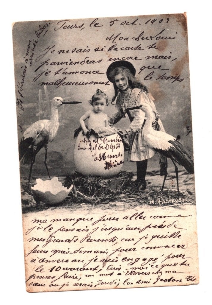 Oude Ansichtkaart Ooievaars met Baby in Ei 1903, Ophalen of Verzenden, Voor 1920, Gelopen, Kinderen