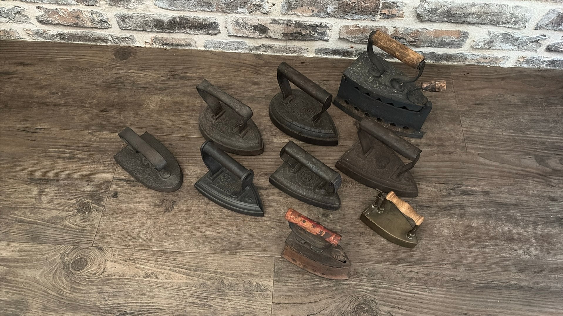 9 hele oude vintage antieke strijk ijzers kolen verzameling, Ophalen