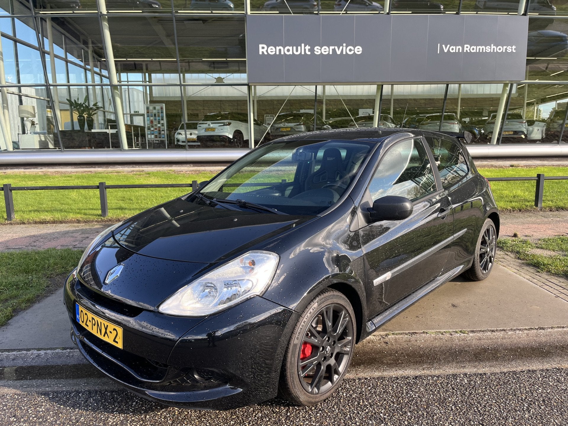 Renault Clio 2.0 RS Cup 202PK / 1e eigenaar/ NL auto/ bij on, Auto's, Voorwielaandrijving, Gebruikt, 4 cilinders, Zwart