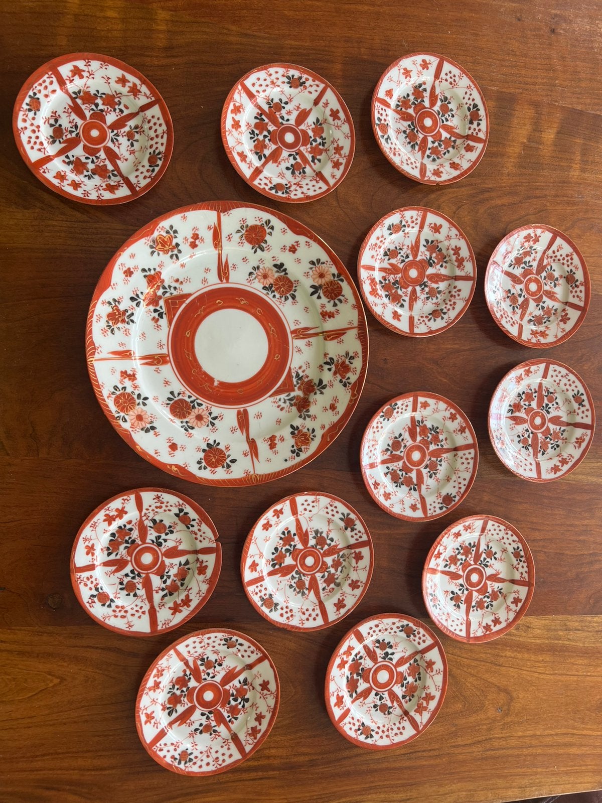 Antiek Japans porselein, 13 borden, rood/goud, Kutani-stijl, Ophalen