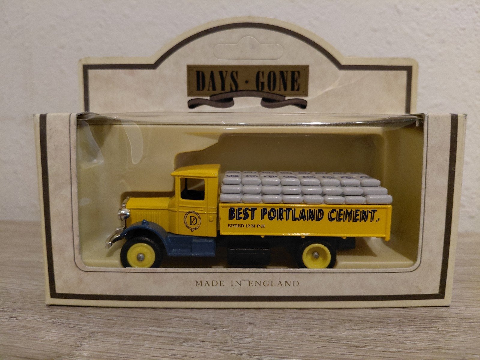 'Portland Cement' 1934 Mack Sack Truck, Hobby en Vrije tijd, Modelbouw | Auto's en Voertuigen, Overige merken, 1:50 of kleiner
