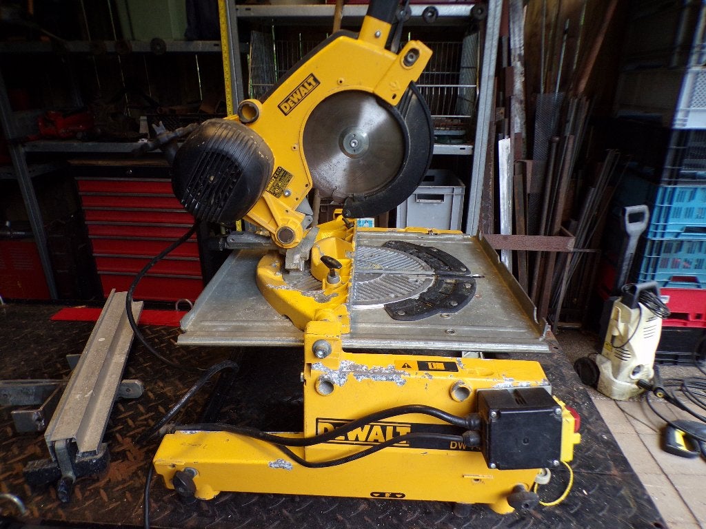 Dewalt 743 afkort / tafelzaag, Doe-het-zelf en Verbouw, Ophalen, Gebruikt, DeWalt, 70 mm of meer