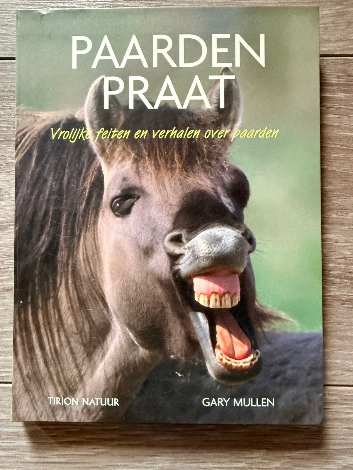 Paardenpraat/Vrolijke feiten en verhalen paarden/Gary Mullen, Ophalen of Verzenden, Zo goed als nieuw, Paarden of Pony's