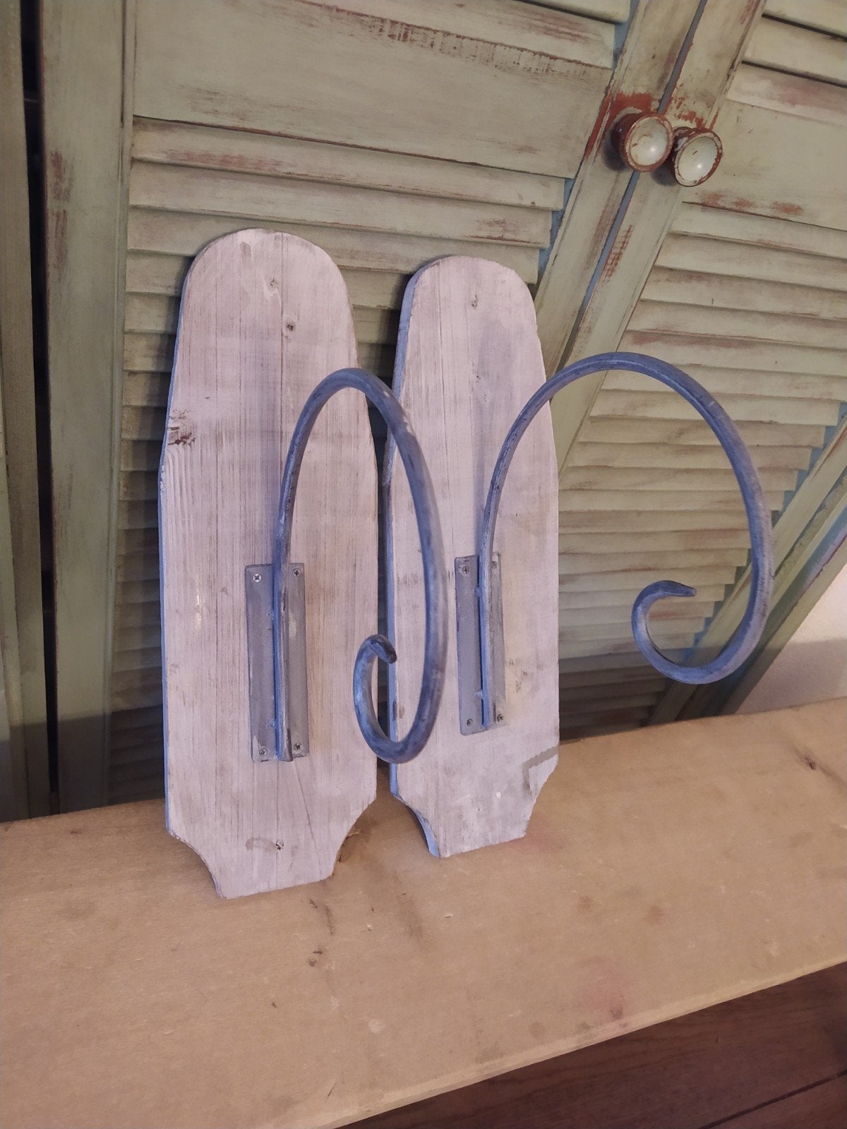 Decoratieve houten planken met metalen krul haken, Ophalen of Verzenden