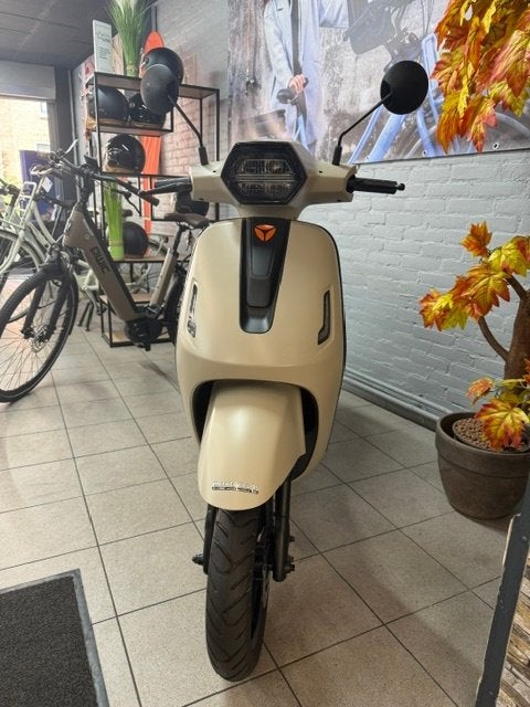 Yadea Owin E-scooter 25 km, Elektrisch, Zo goed als nieuw, Ophalen, Overige merken