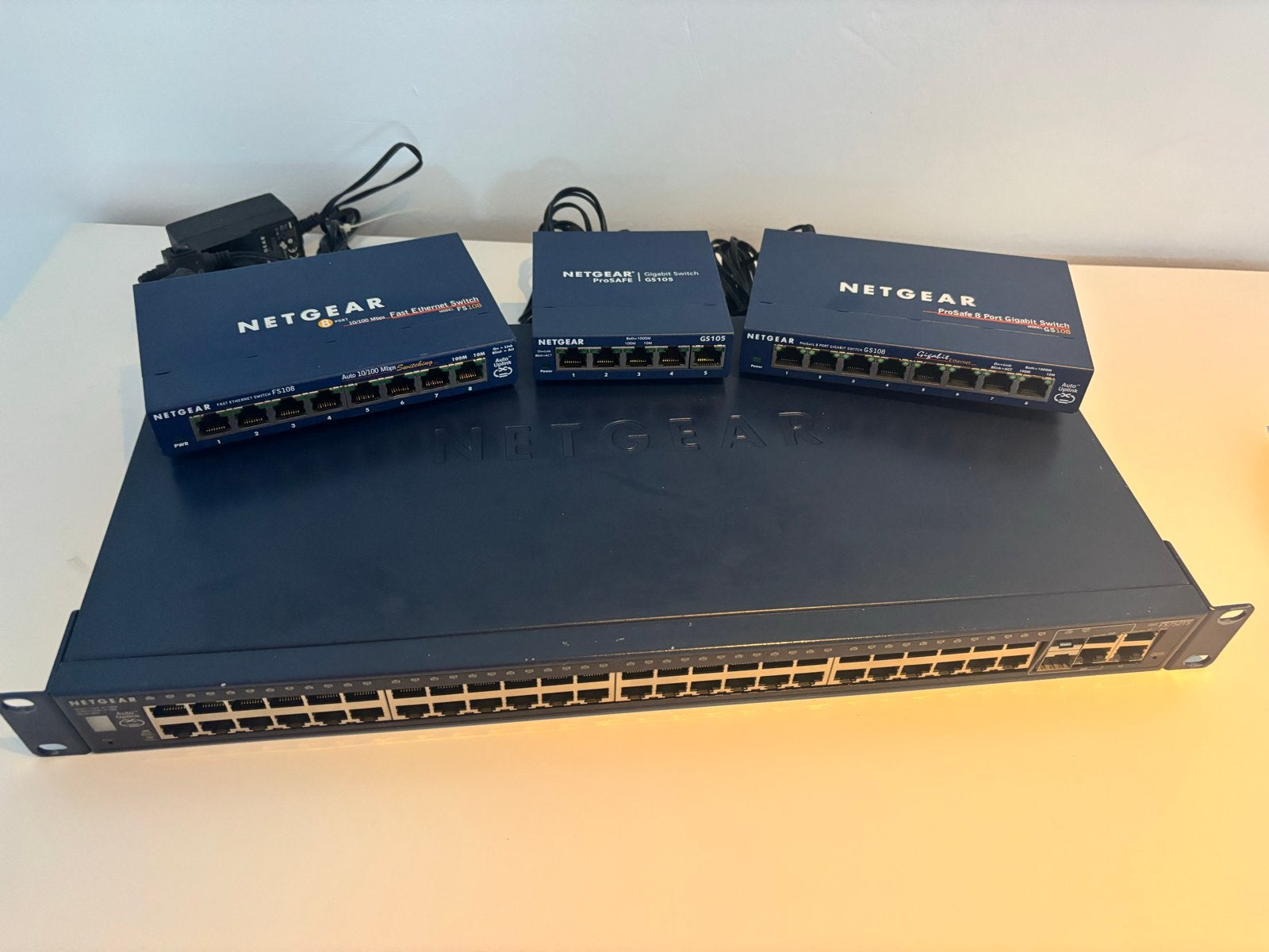 NETGEAR Switches: FS752TS, FS108, GS108, GS105, Computers en Software, Ophalen, Gebruikt