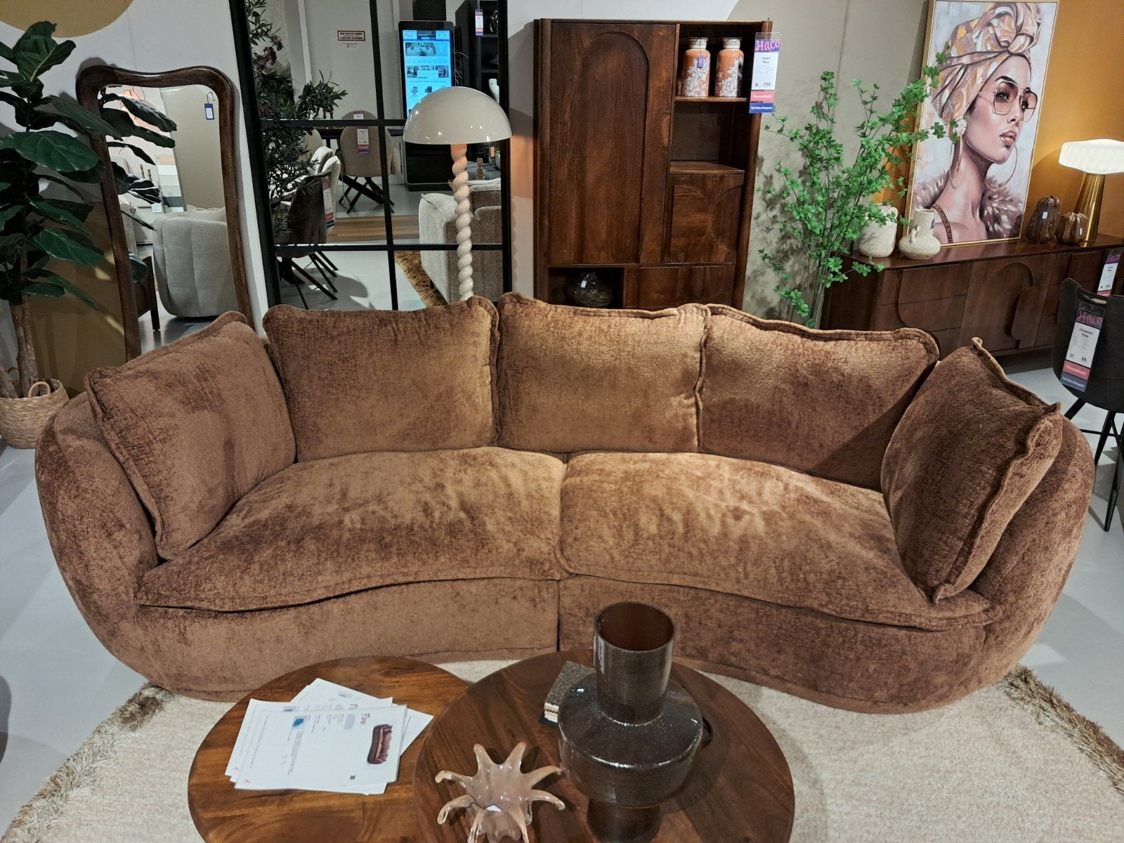 SHOWMODEL 2 zits bruin cognac ronde loungebank 297x141x79cm, Huis en Inrichting, Ophalen, Nieuw, Stof, Rond lounge