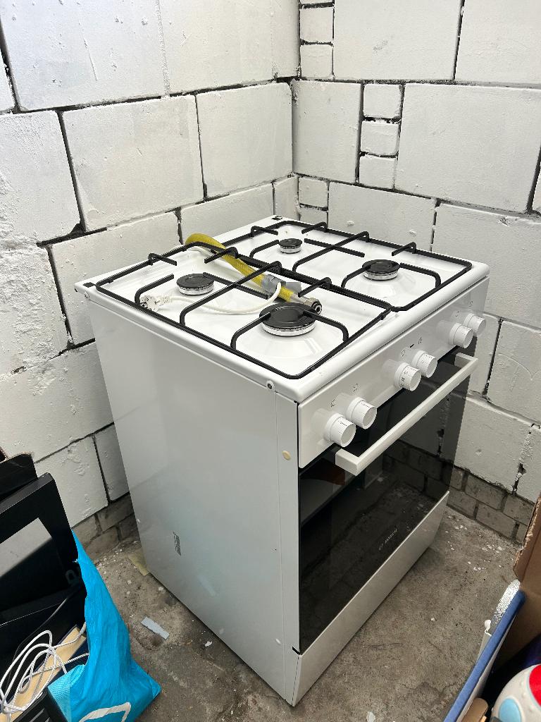 Bosch gasfornuis, Witgoed en Apparatuur, Fornuizen, Ophalen, Gebruikt, Hete lucht, 4 kookzones