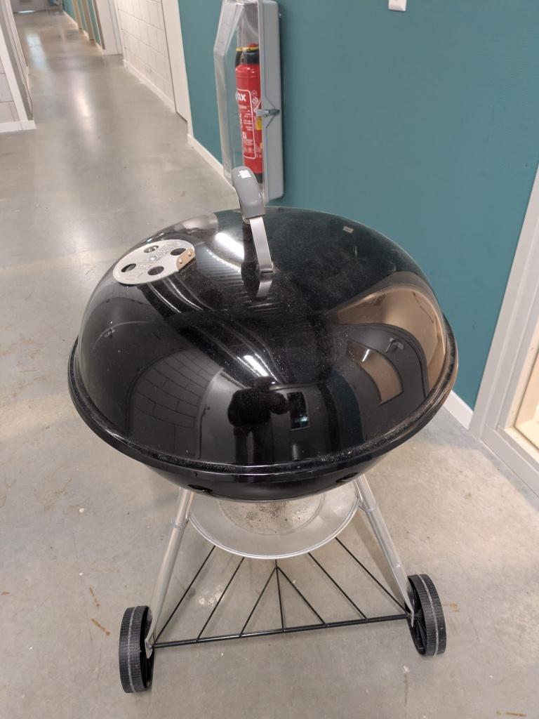 Barbeque - Weber Compact Kettle Houtskool - 57cm - Zwart, Ophalen, Zo goed als nieuw, Weber, Met accessoires