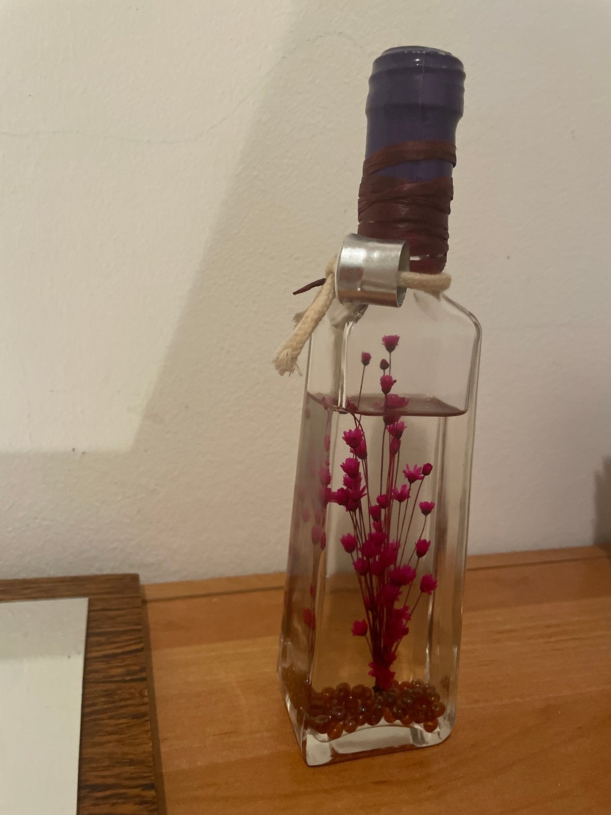 Decoratieve fles met roze bloemen en kurk, Gebruikt, Meerkleurig, Overige stijlen, Ophalen of Verzenden