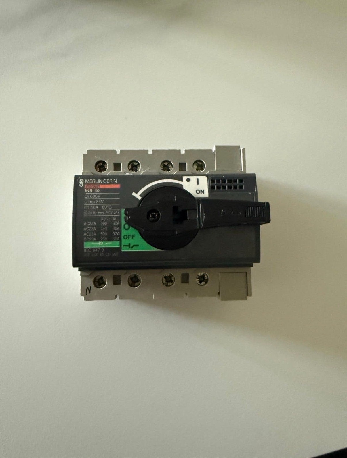 Merlin Gerin INS 40 Lastscheider - 40A, 690V, Ophalen of Verzenden, Gebruikt, Schneider Electric, Schakelaar