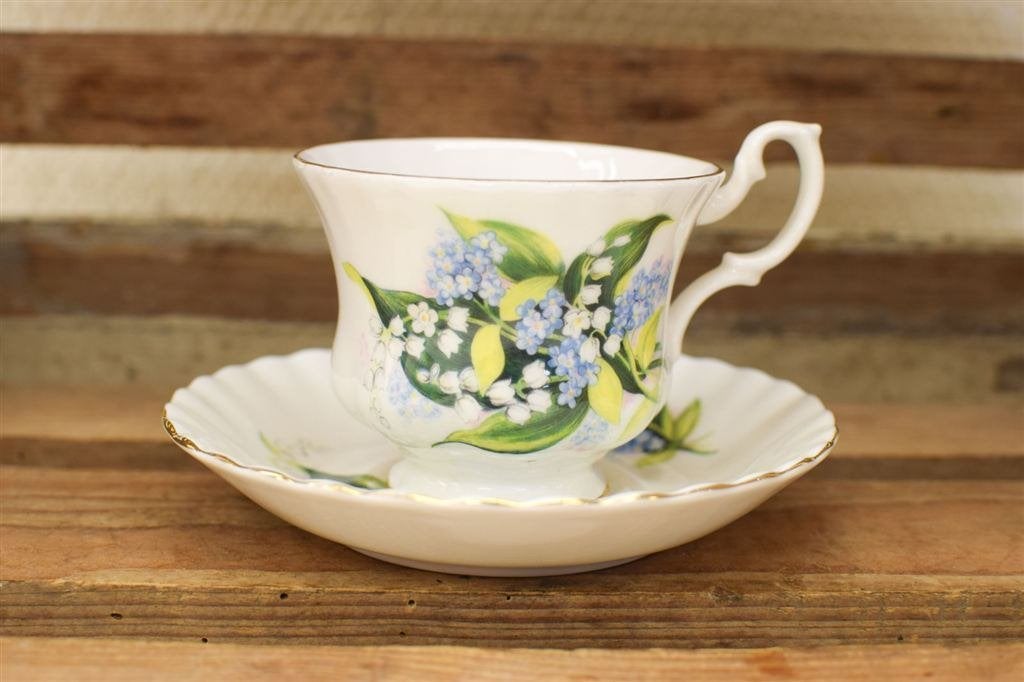 Royal Albert porseleinen kop en schotel 45270, Huis en Inrichting, Keuken | Servies, Gebruikt, Ophalen of Verzenden, Bord(en)