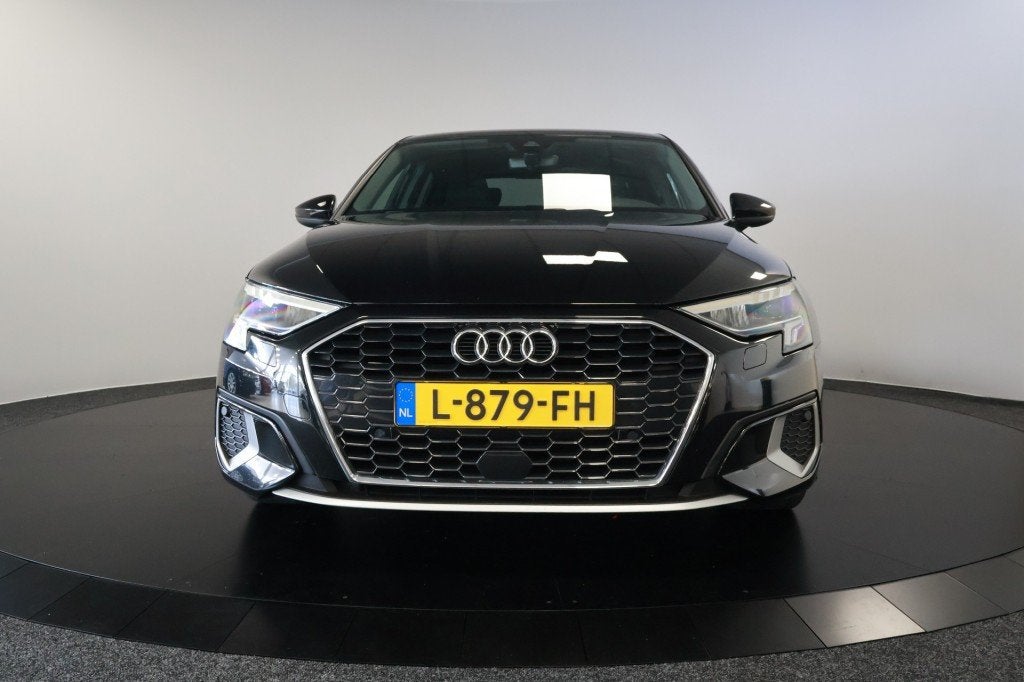Audi A3 30 TFSI ambient light S-tronic Carplay Lane assist, Gebruikt, Origineel Nederlands, Bedrijf, Sedan