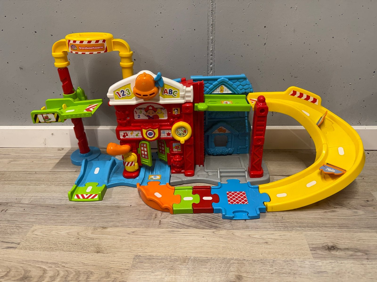 VTech Toet Toet Auto's 12 x een set en losse baanonderdelen, Ophalen, Gebruikt, 6 maanden tot 2 jaar