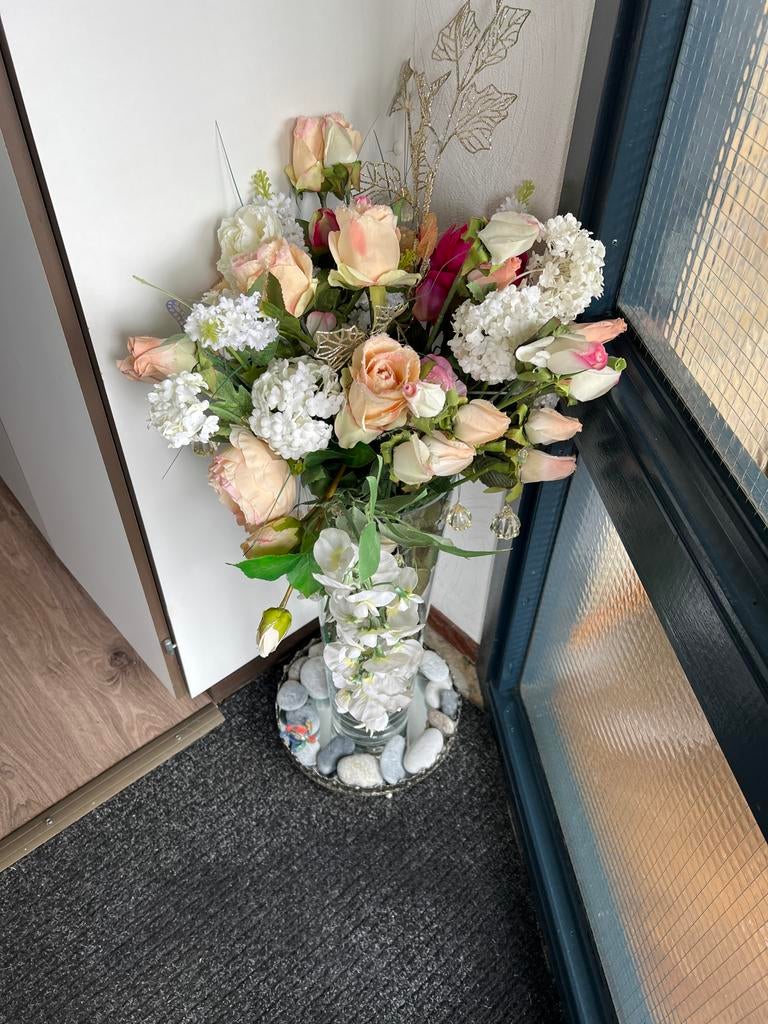 Prachtig Boeket Kunstbloemen in Glazen Vaas, Ophalen of Verzenden, Zo goed als nieuw, Overige kleuren, Overige materialen
