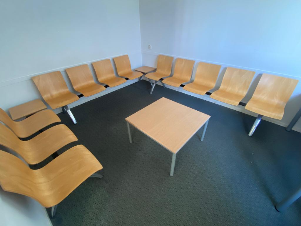 Wachtkamer stoelen beuken geschakeld, Zakelijke goederen, Kantoor en Winkelinrichting | Kantoormeubilair en Inrichting, Receptie of Entree