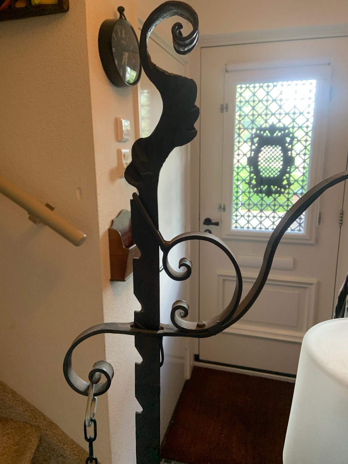 Antieke smeedijzeren staande lamp met glazen kap, Ophalen