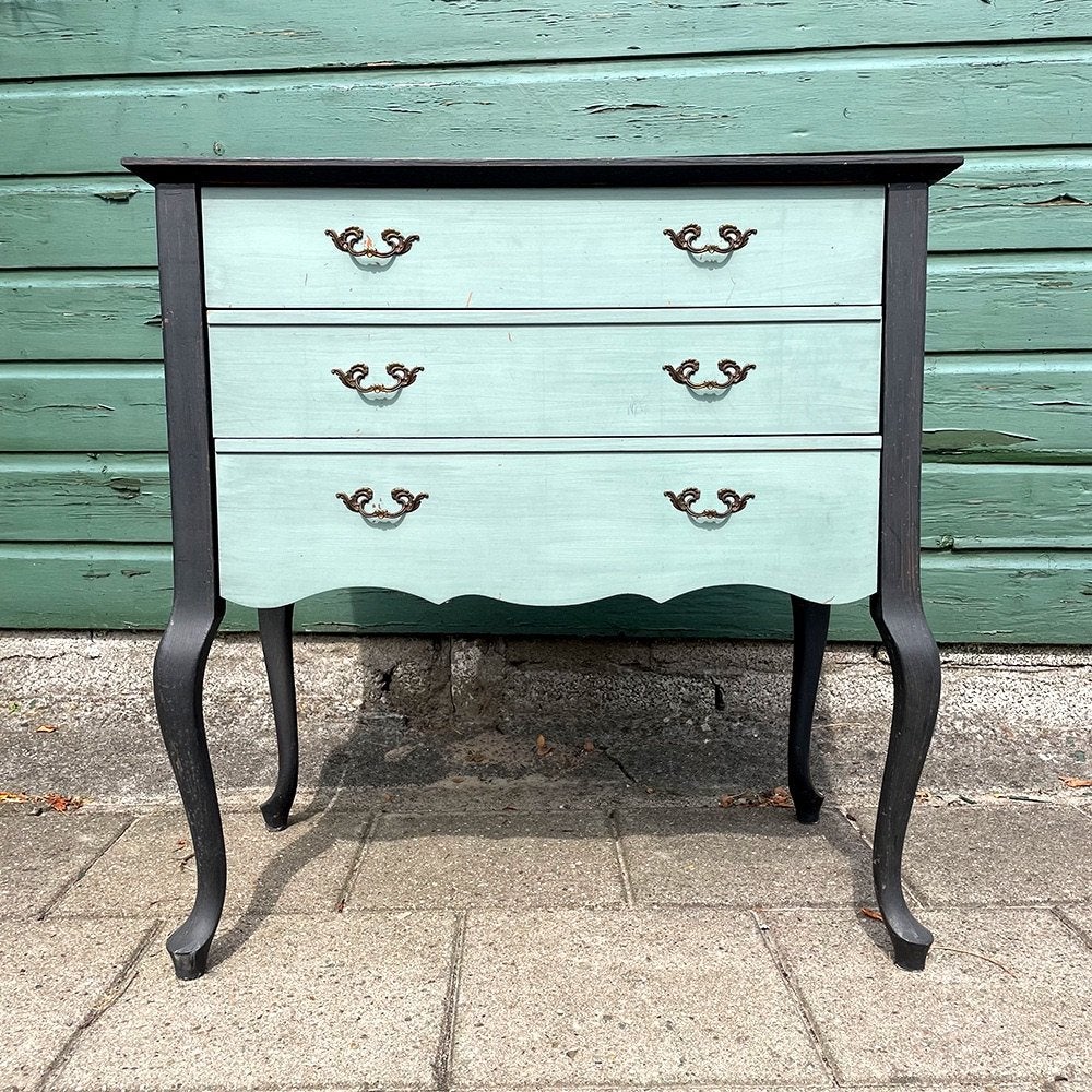 Vintage ladekastje met gebogen cabriolepoten en 3 laden, Huis en Inrichting, Kasten | Ladekasten, Ophalen, Gebruikt, 50 tot 100 cm