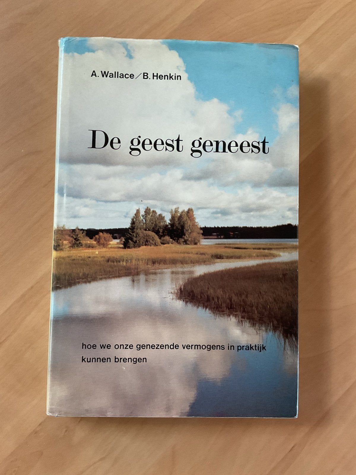 De geest geneest  Wallace/Henkin Uitgave   Ankh- Hermes 1985, Ophalen of Verzenden, Zo goed als nieuw, Spiritualiteit algemeen