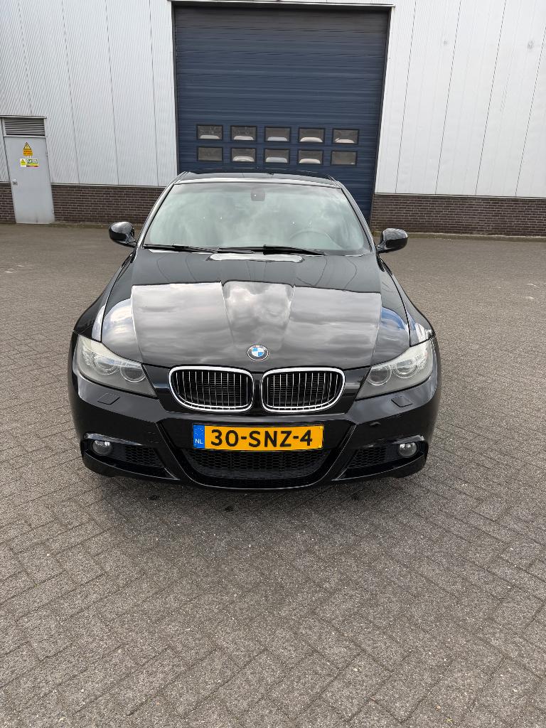 BMW 3-Serie 3.0 I 325 AUT 2011 Zwart, Auto's, BMW, Particulier, 3-Serie, Benzine, C, Sedan, Automaat, Origineel Nederlands, Zwart