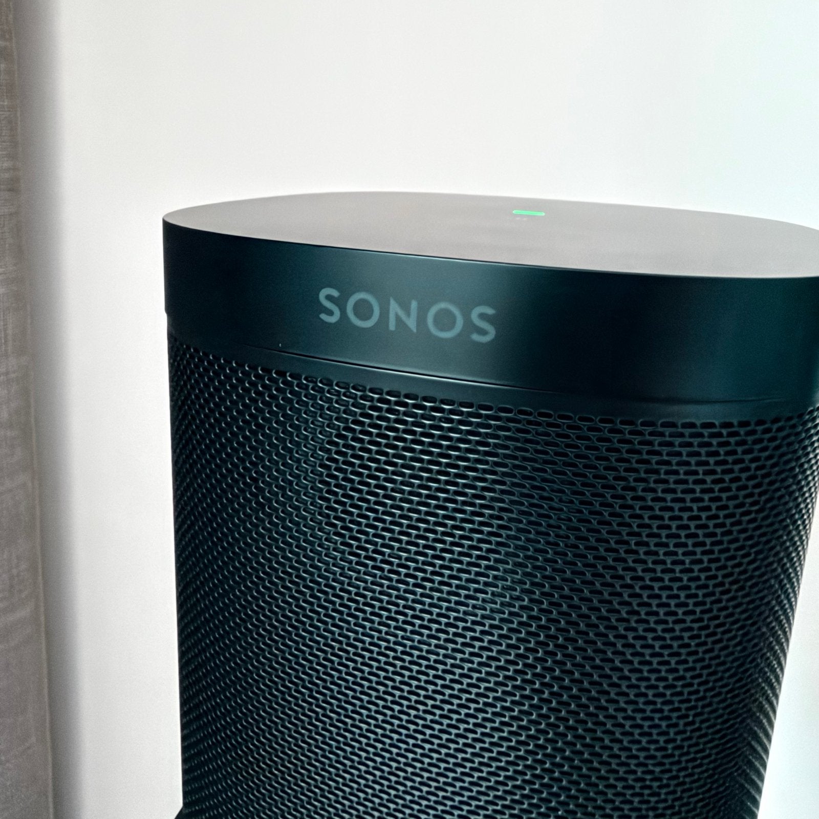 Foto 6 van 2x Sonos One SL met originele Sonos standaarden