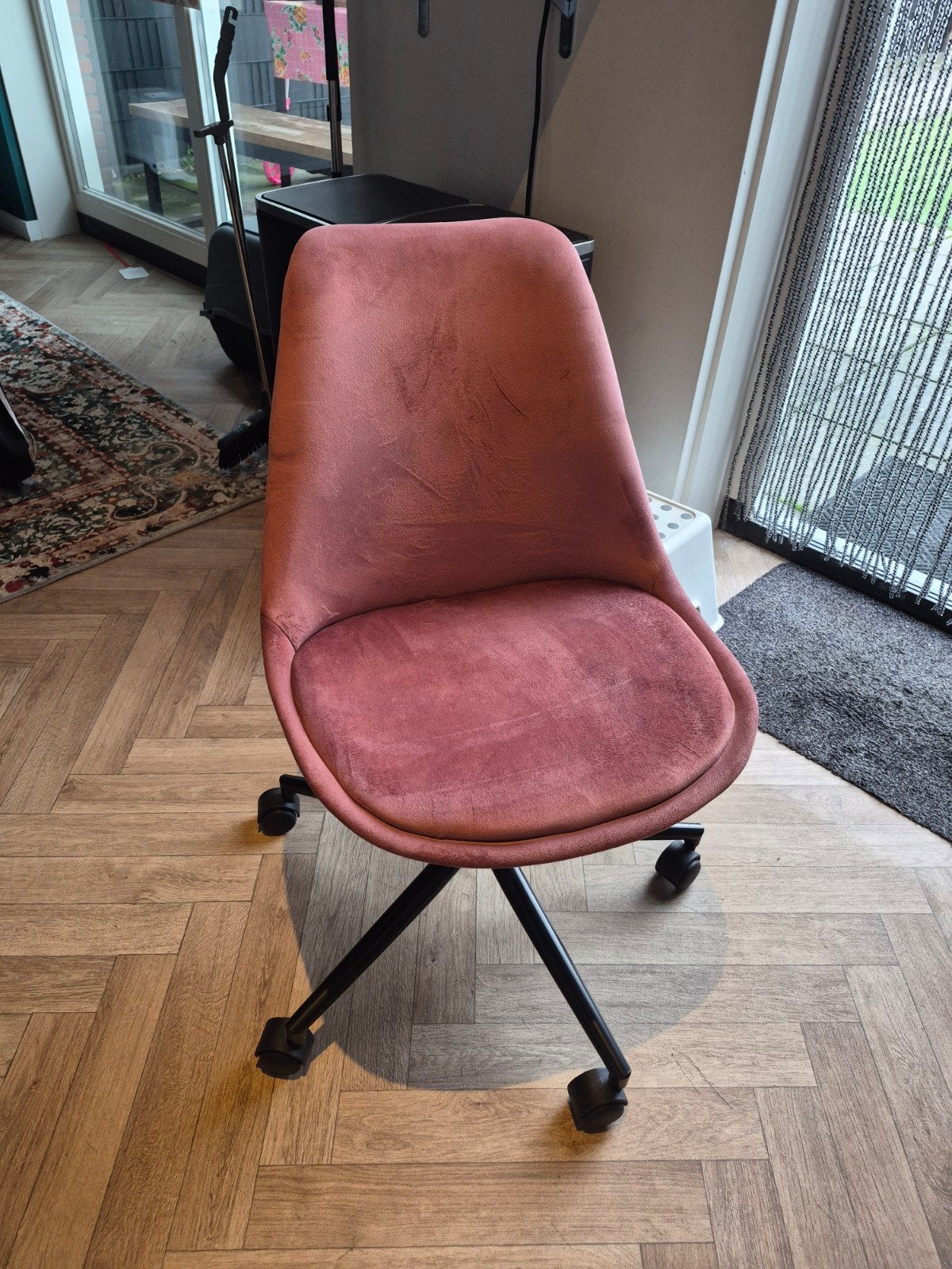 Roze bureaustoel met wieltjes, Ophalen, Modern, Comfortabel, Gebruikt, Overige kleuren