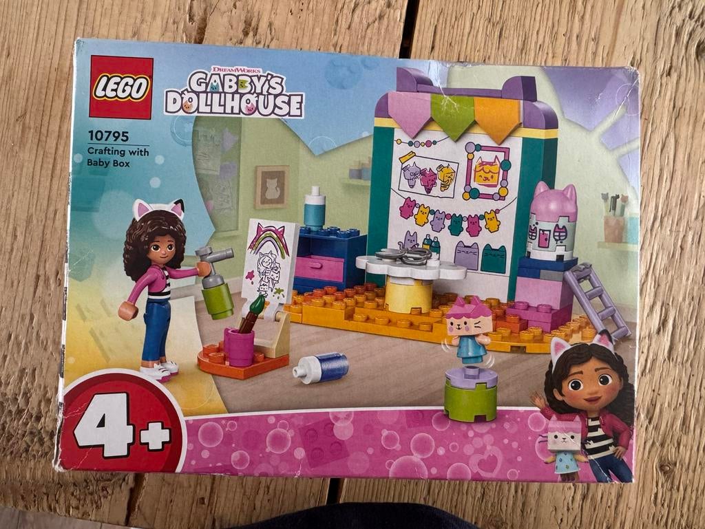 LEGO Gabby's Poppenhuis 10795 Crafting met Baby Box, Overige thema's, Lego, Ophalen of Verzenden, Zo goed als nieuw