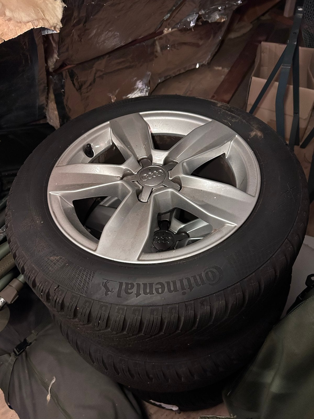 Audi velgen met Continental winterbanden 185/60 R15, Ophalen, Gebruikt