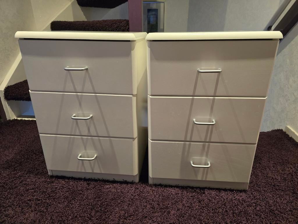 2 witte massieve nachtkastjes, Ophalen, Minder dan 45 cm