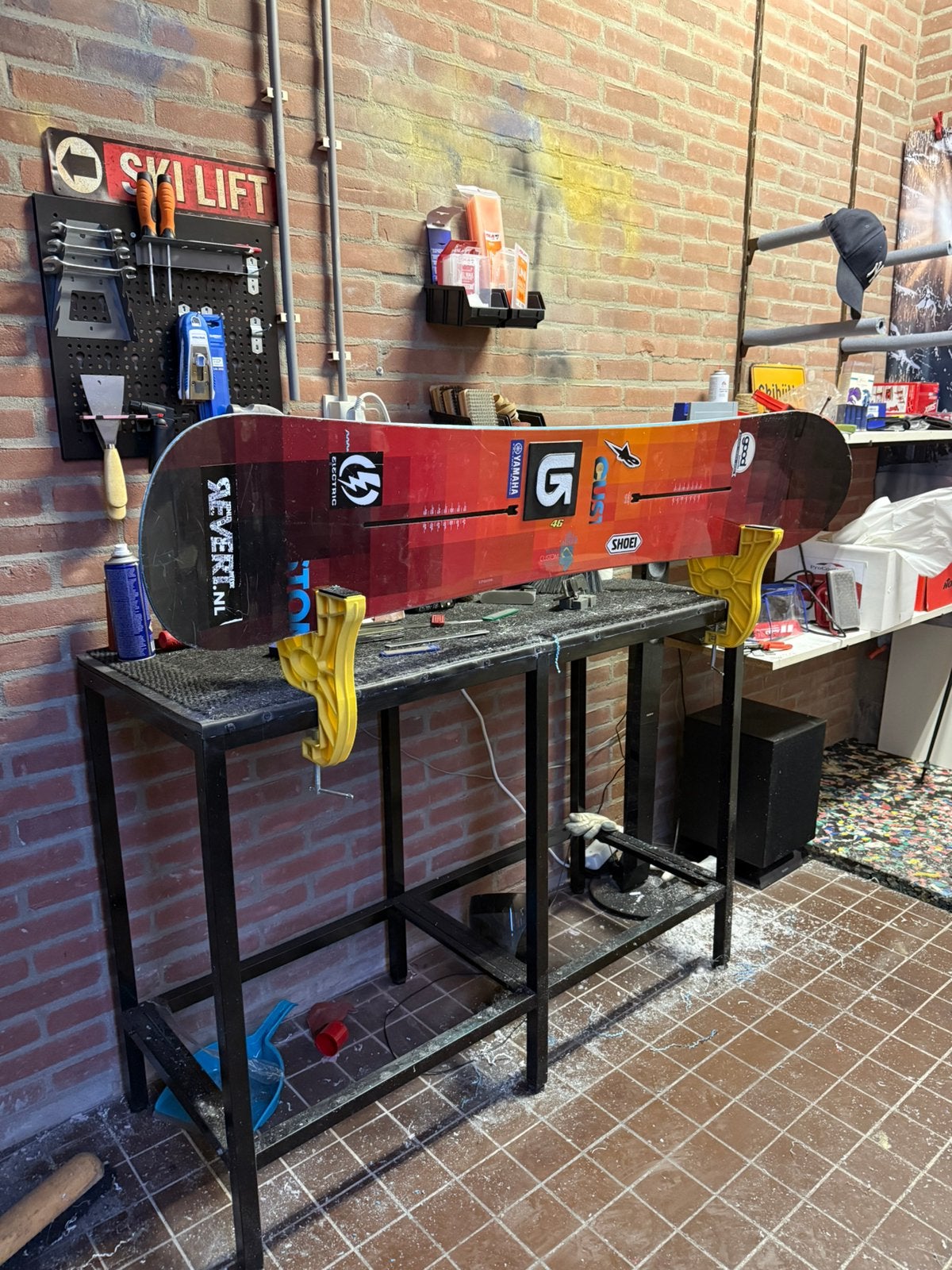Waxen en slijpen snowboards, Ophalen, Zo goed als nieuw, Board