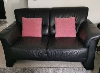 Gezocht Gratis zwart leren 2-zits bankje, Ophalen, Gebruikt, 150 tot 200 cm, Tweepersoons